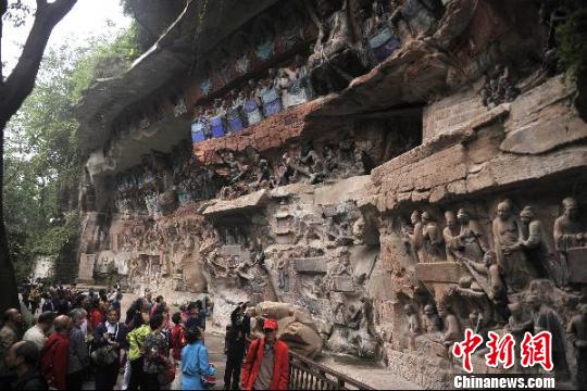 資料圖：重慶大足石刻吸引了世界各地游客前來參觀?！￡惓?攝