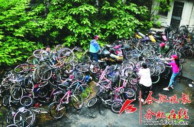 安徽大學(xué)校園清理僵尸車(chē) 有摩托車(chē)放10年沒(méi)人領(lǐng)