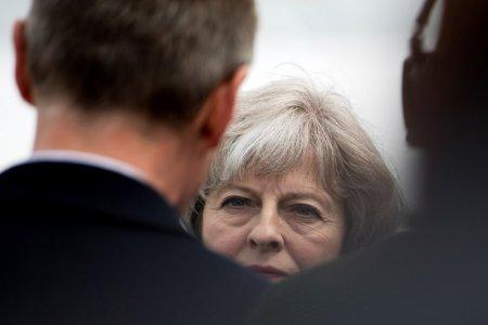 英國(guó)首相為贏得工黨關(guān)鍵選民 承諾擴(kuò)大工人權(quán)利