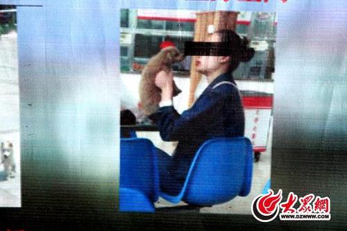 高?；貞_情侶擁吻照:有文可依 將繼續(xù)曝光