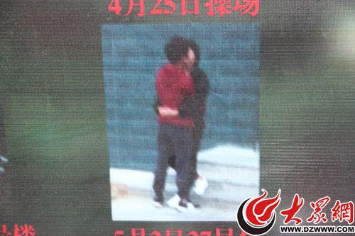 高?；貞_情侶擁吻照:有文可依 將繼續(xù)曝光