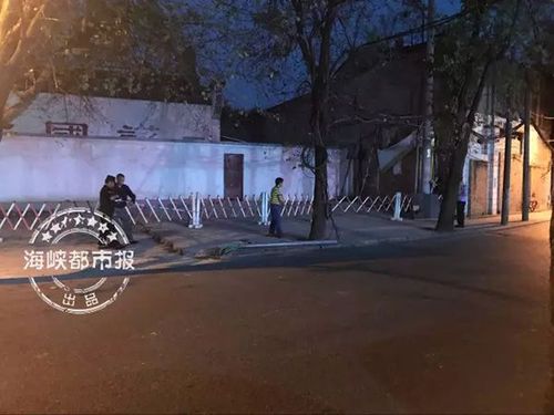 男子持長(zhǎng)劍襲擊過路行人 警察果斷開槍擊將其制服