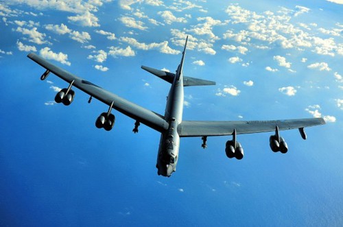 B-52中遠(yuǎn)程戰(zhàn)略轟炸機(jī)