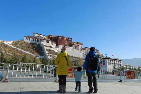 重慶夫妻帶兩歲兒子上西藏探險(xiǎn) 爬雪山穿越無(wú)人區(qū) 