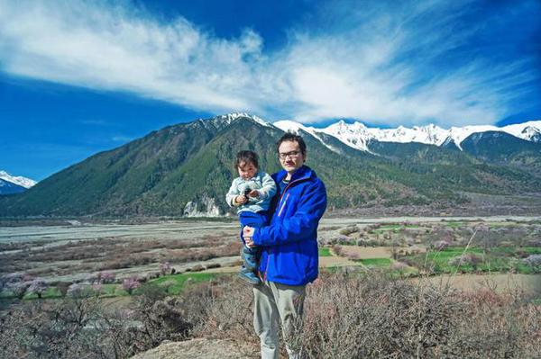 重慶夫妻帶兩歲兒子上西藏探險 爬雪山穿越無人區(qū) 