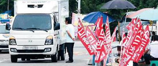 薩德部署地民眾被逼急 自設(shè)檢查站盤查軍方車輛