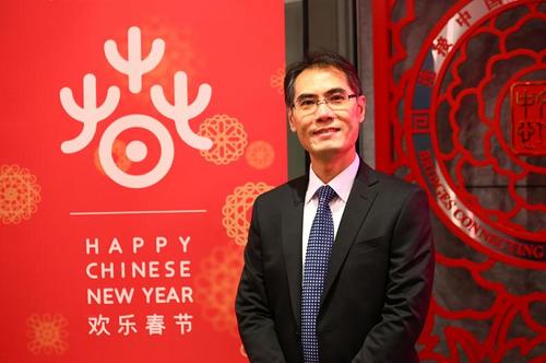 中國僑網(wǎng)巴黎中國文化中心主任嚴(yán)振全。（法國《歐洲時報》）