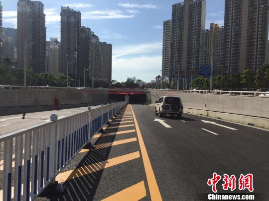 7月7日，中國內(nèi)河最大沉管隧道——南昌紅谷隧道正式通車?！蛆i泉　攝