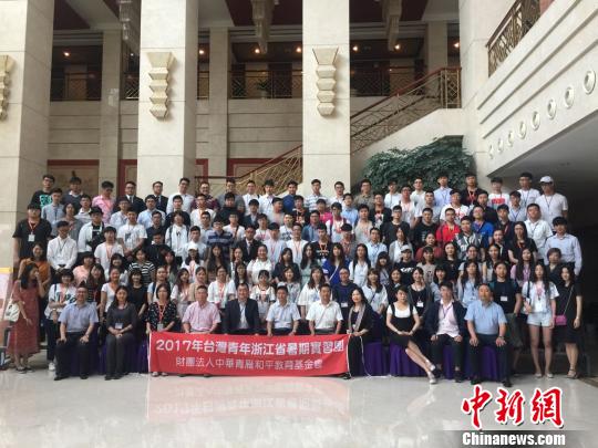 圖為赴浙實(shí)習(xí)的臺(tái)灣大學(xué)生團(tuán)隊(duì)?！铐崈x 攝