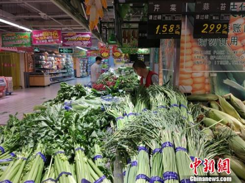 市民在超市購物。<a target='_blank' href='http://www.chinanews.com/' >中新網(wǎng)</a>記者 李金磊 攝