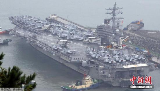 資料圖：美國尼米茲級核動力航空母艦“羅納德-里根號”(CVN-76)駛?cè)腠n國海軍釜山基地。