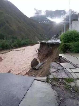 甘肅隴南強(qiáng)降雨引發(fā)暴洪泥石流已致8死1失聯(lián)