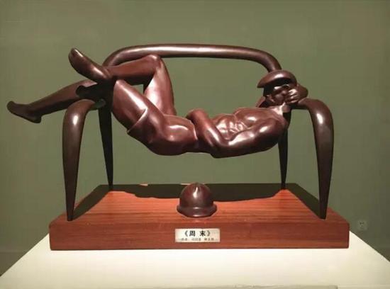 馮國豪、林文思 周末 68cm×30cm×41cm 銅 2004年