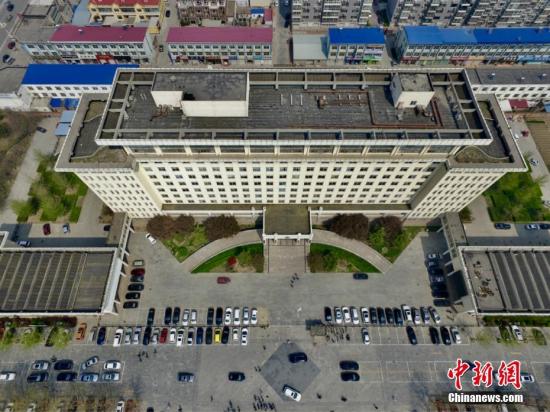 資料圖：4月1日，中共中央、國(guó)務(wù)院印發(fā)通知，決定設(shè)立河北雄安新區(qū)，其規(guī)劃范圍涉及河北省雄縣、安新、容城三縣及周邊部分區(qū)域。