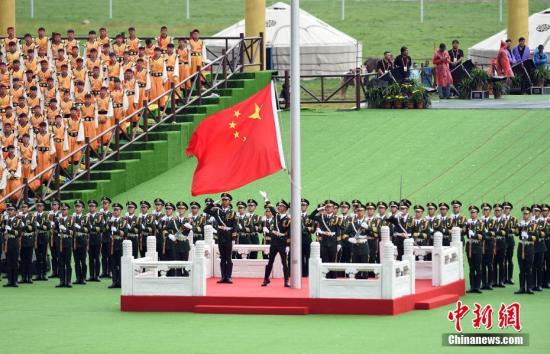 資料圖：升國(guó)旗、奏唱國(guó)歌儀式。<a target='_blank' href='http://www.chinanews.com/'>中新社</a>記者 侯宇 攝