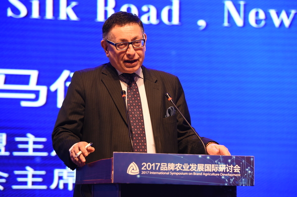 國際農(nóng)業(yè)協(xié)會聯(lián)盟主席，歐洲新絲路理事會主席，波蘭雇主協(xié)會顧問斯拉沃米爾·馬伊曼發(fā)表主題演講