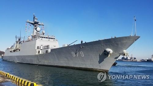 資料圖片：12月11日，韓國海軍“姜邯贊”號驅(qū)逐艦?？咳毡靖劭?。（圖片來源：韓聯(lián)社）