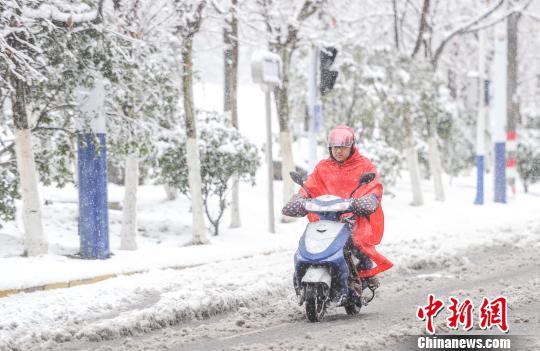 中央氣象臺(tái)繼續(xù)發(fā)布暴雪橙色預(yù)警：安徽江蘇局地大暴雪