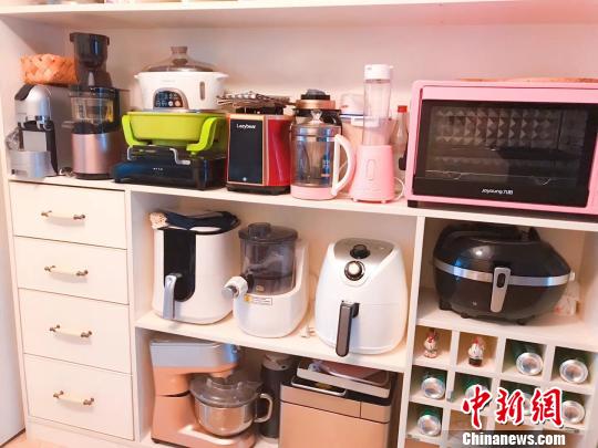 楊小娜的廚房，各種工具應(yīng)有盡有。受訪者提供