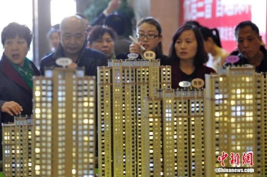資料圖：圖為民眾選購商品房。 

<a target='_blank' href='http://www.chinanews.com/'>中新社</a>記者 韋亮 攝