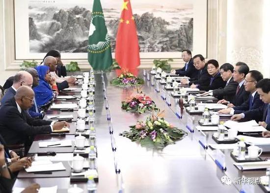  2月8日，外交部長王毅在北京與非盟委員會主席法基共同主持中國—非盟第七次戰(zhàn)略對話。新華社記者燕雁攝