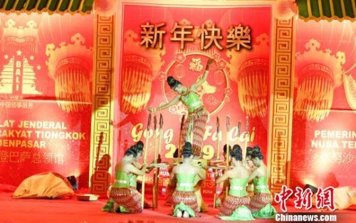 圖為精彩演出?！≈袊?guó)駐印尼登巴薩總領(lǐng)館 供圖 攝