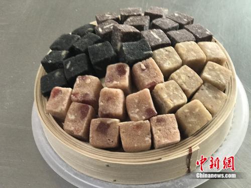 制作元宵時(shí)使用的餡料。<a target='_blank' href='http://www.chinanews.com/' >中新網(wǎng)</a> 吳濤 攝