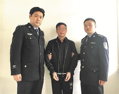 梅光明（中）落網(wǎng)。 楚天都市報 圖