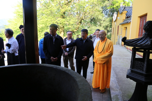 2.在九華山調研佛教活動場所