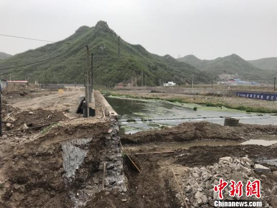 陽(yáng)泉市平定縣石門口鄉(xiāng)亂流橋修建工程 王賀 攝