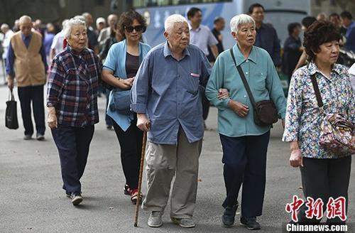 資料圖：退休教師們參加活動。 <a target='_blank' href='http://www.chinanews.com/'>中新社</a>記者 泱波 攝