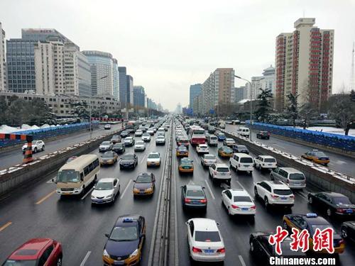 圖為北京街頭的車輛。<a target='_blank' href='http://www.chinanews.com/' >中新網(wǎng)</a>記者 李金磊 攝