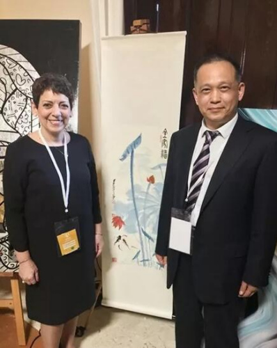  此作品《全家?！窞閲H財團(tuán)蘇萊曼家族盧西婭女士在慈善拍賣活動競拍收購。