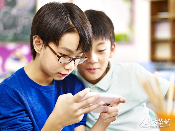手機成了兒童青少年的最愛