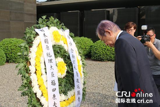 福田康夫參觀南京大屠殺遇難同胞紀(jì)念館:了解事實