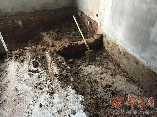 小區(qū)一樓住戶為建復式向下挖 物業(yè):不要緊可以挖