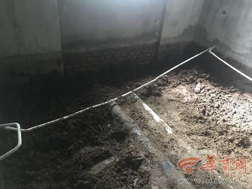 小區(qū)一樓住戶為建復式向下挖 物業(yè):不要緊可以挖