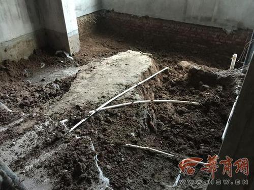 小區(qū)一樓住戶為建復式向下挖 物業(yè):不要緊可以挖