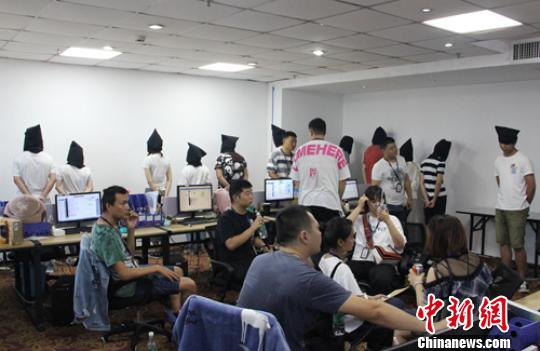 清查和抓捕現(xiàn)場(chǎng)。樂山警方供圖