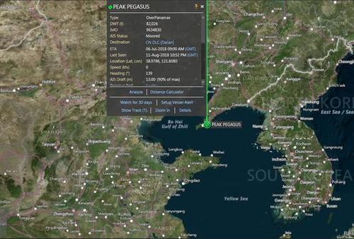  根據(jù)衛(wèi)星圖顯示，“飛馬峰號(hào)”進(jìn)入大連港。圖片來(lái)自路透社