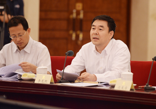 李龍熙委員發(fā)言。