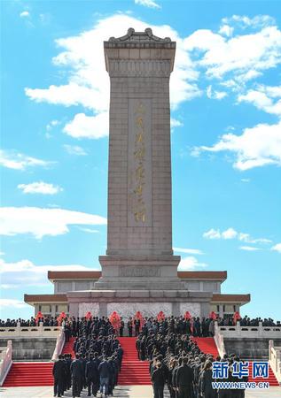 9月30日，烈士紀(jì)念日向人民英雄敬獻(xiàn)花籃儀式在北京天安門廣場隆重舉行。 新華社記者 申宏 攝