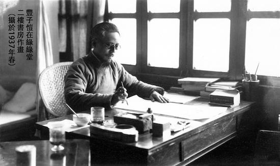 1937年春，豐子愷在緣緣堂二樓書房作畫