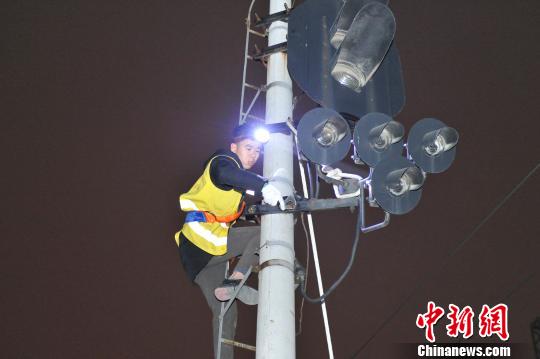京沈高鐵遼寧段開通前最后一次施工現(xiàn)場?！∩蜩F 攝