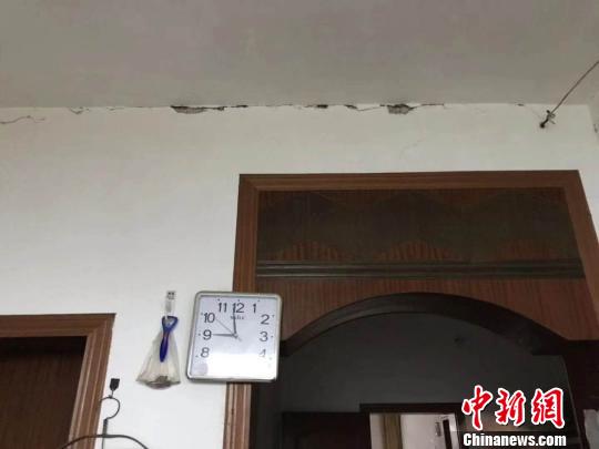 地震后房屋受損。　珙縣宣傳部供圖 攝