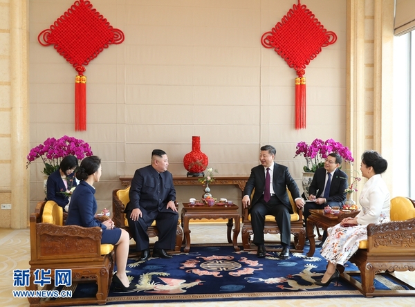 1月8日，中共中央總書記、國家主席習近平同當日抵京的朝鮮勞動黨委員長、國務委員會委員長金正恩舉行會談。這是1月9日，習近平在北京飯店會見金正恩。