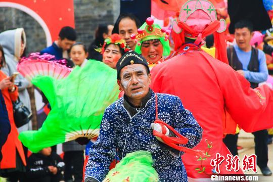 此次“地道中國年”主題活動可分為年俗活動、游樂活動、展示活動三大版塊，形式多樣，內(nèi)容豐富，可滿足不同年齡段游客的需求。張壁古堡景區(qū)供圖