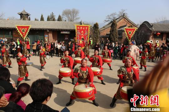 本屆年俗活動新增了民俗內(nèi)容和非遺表演，表現(xiàn)形式多樣，內(nèi)容豐富多彩，當(dāng)?shù)靥厣珴庥?。張壁古堡景區(qū)供圖