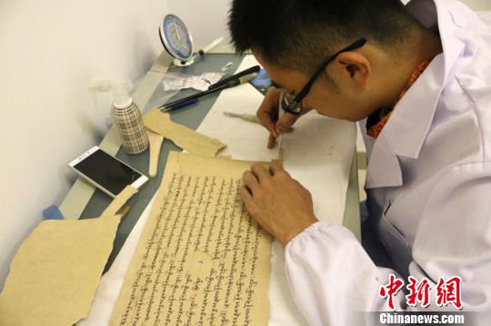 甘肅敦煌12件唐代藏文寫經(jīng)完成保護修復(fù)