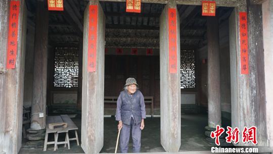 侯家大院90歲的吳桂蘭奶奶。　符宇群 攝